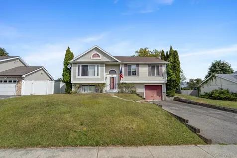 41 Iris Circle Beacon NY 12508