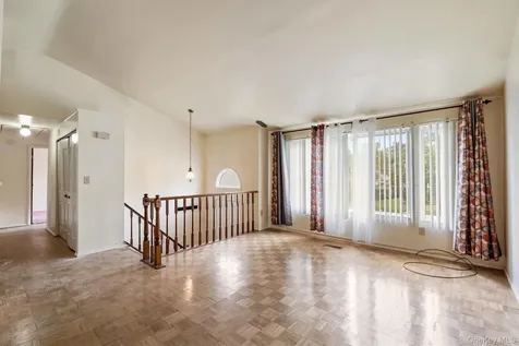 41 Iris Circle Beacon NY 12508