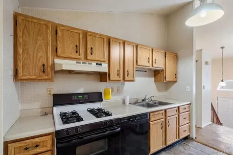 41 Iris Circle Beacon NY 12508