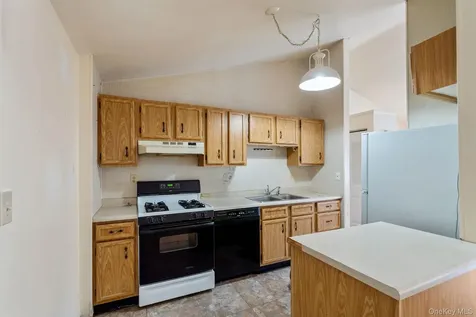 41 Iris Circle Beacon NY 12508