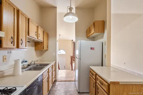 41 Iris Circle Beacon NY 12508