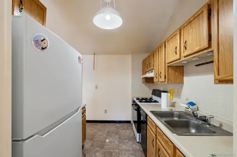 41 Iris Circle Beacon NY 12508