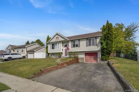 41 Iris Circle Beacon NY 12508