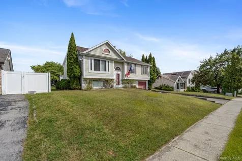 41 Iris Circle Beacon NY 12508