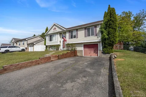 41 Iris Circle Beacon NY 12508