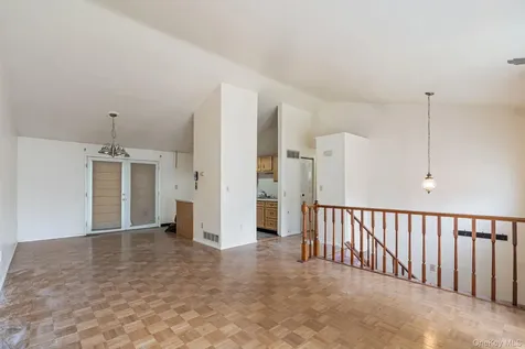 41 Iris Circle Beacon NY 12508