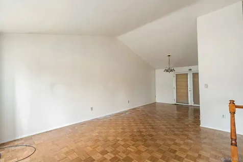 41 Iris Circle Beacon NY 12508