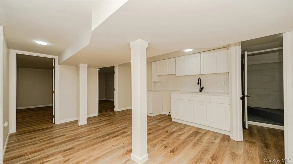 786 4th Avenue Bay Shore NY 11706