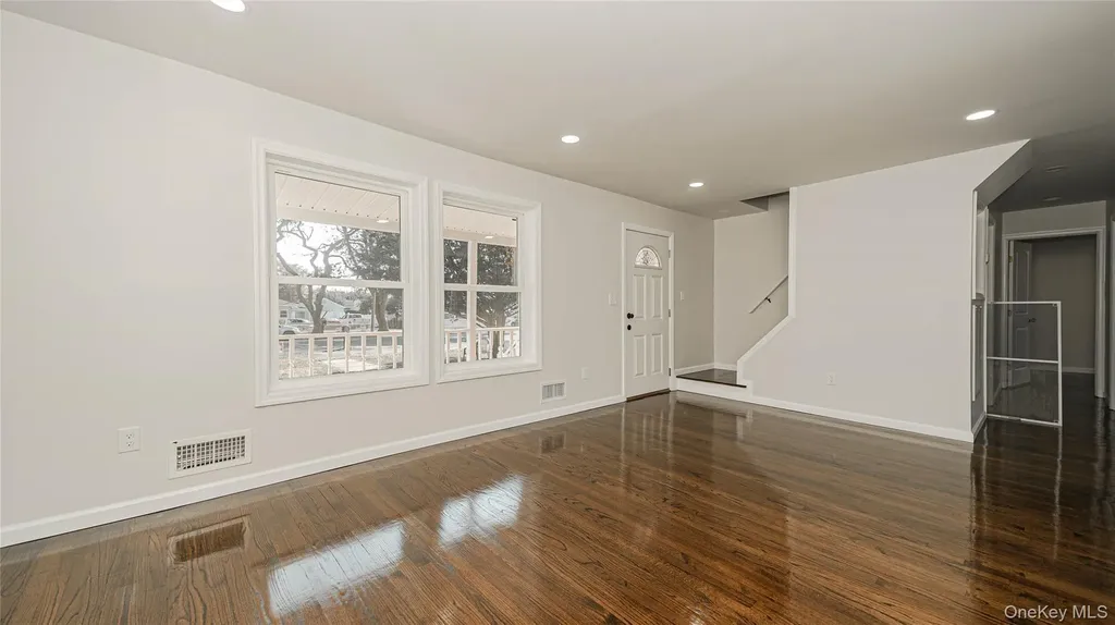 786 4th Avenue Bay Shore NY 11706