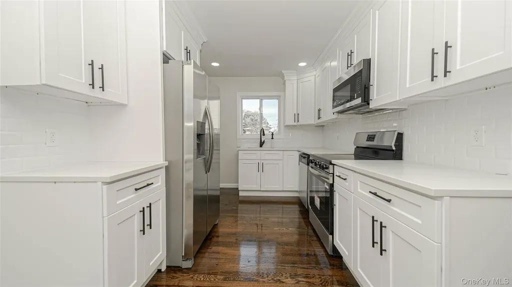 786 4th Avenue Bay Shore NY 11706