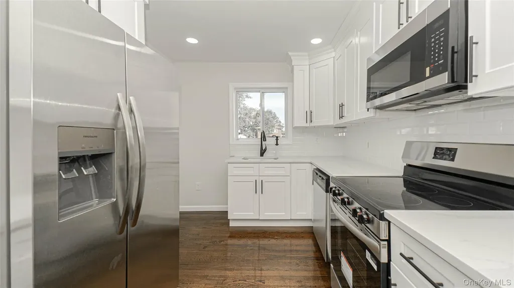 786 4th Avenue Bay Shore NY 11706