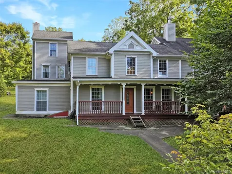 10 Stagecoach Lane Amenia NY 12501