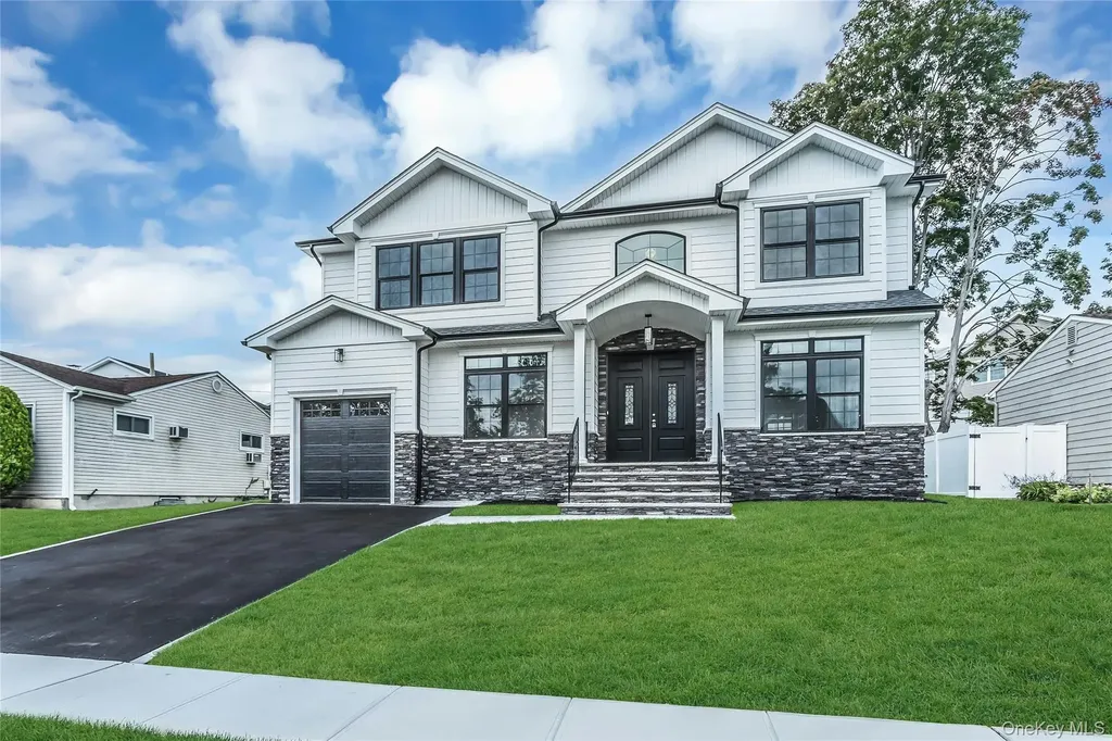 8 Sebree Place Plainview NY 11803