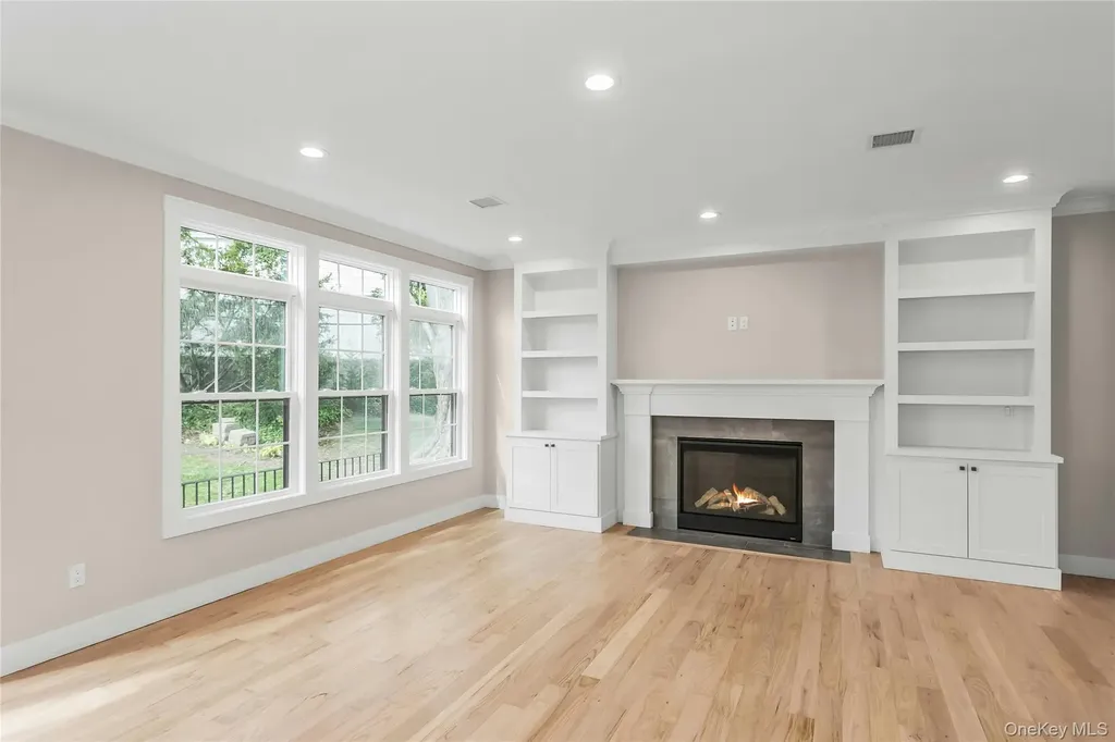 8 Sebree Place Plainview NY 11803