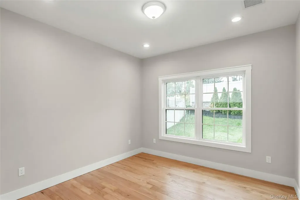 8 Sebree Place Plainview NY 11803