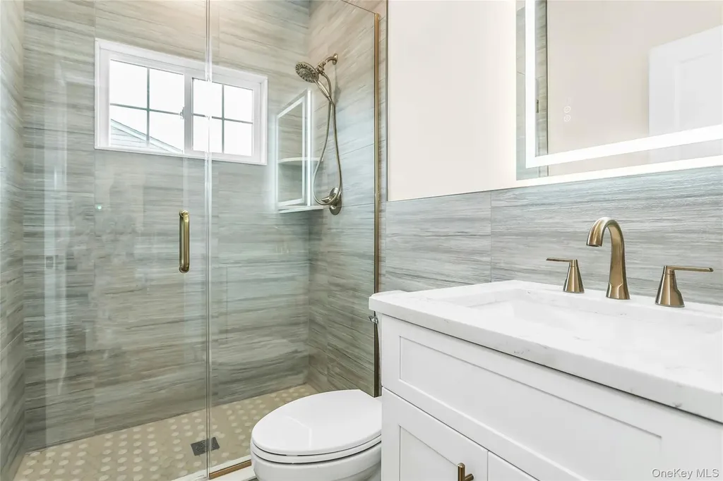 8 Sebree Place Plainview NY 11803
