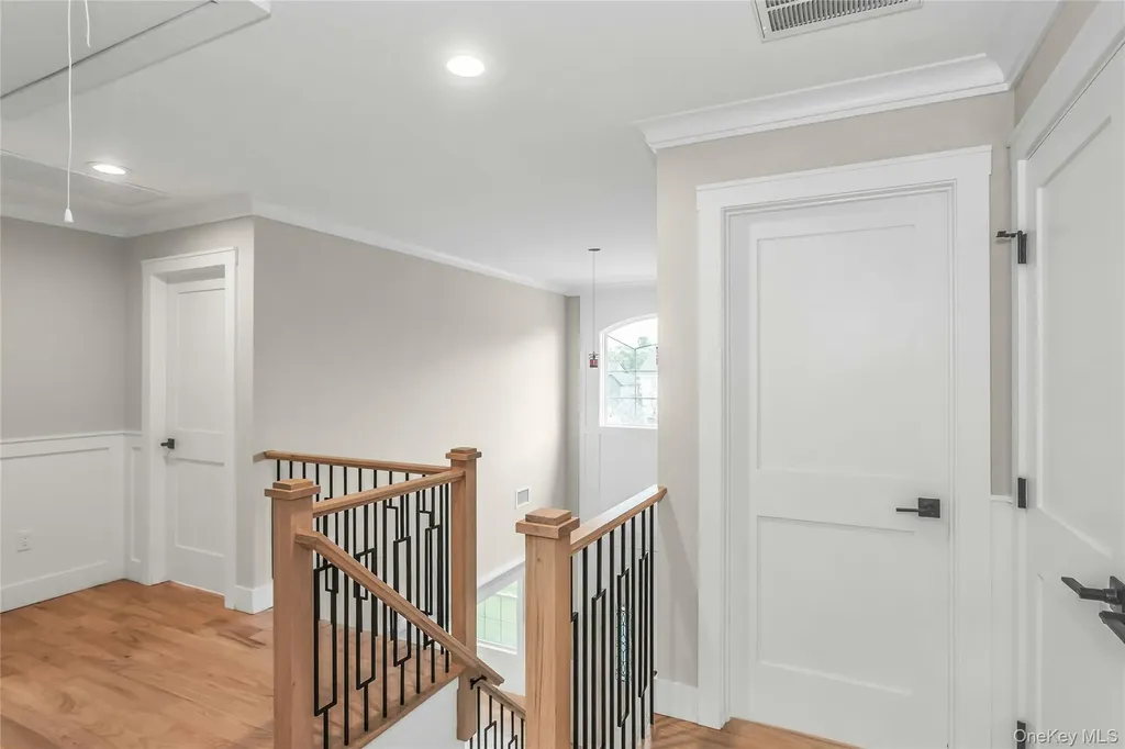 8 Sebree Place Plainview NY 11803