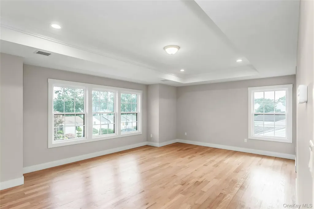 8 Sebree Place Plainview NY 11803