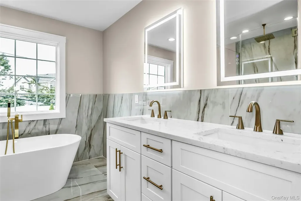 8 Sebree Place Plainview NY 11803