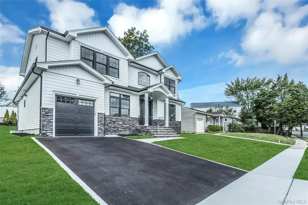 8 Sebree Place Plainview NY 11803