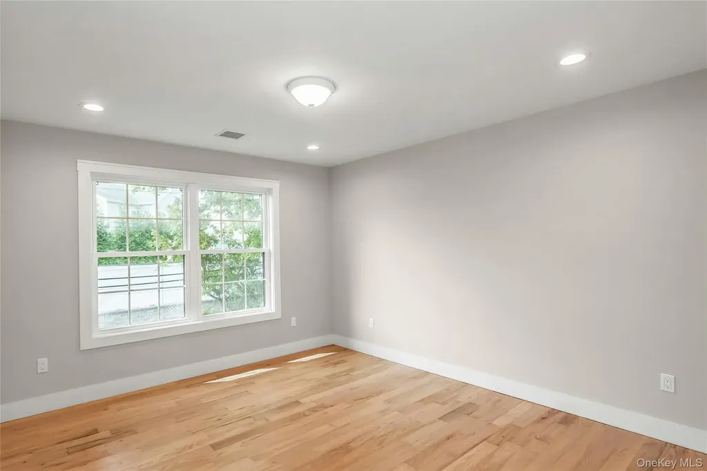 8 Sebree Place Plainview NY 11803