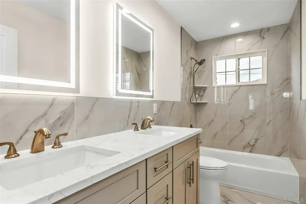 8 Sebree Place Plainview NY 11803
