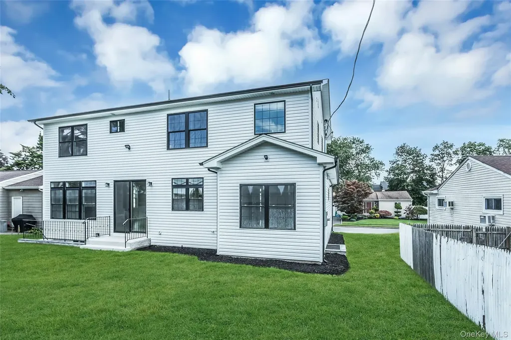 8 Sebree Place Plainview NY 11803