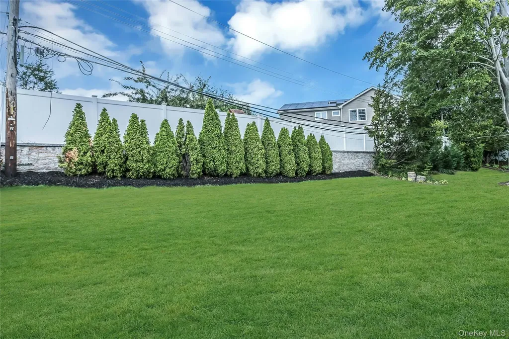 8 Sebree Place Plainview NY 11803