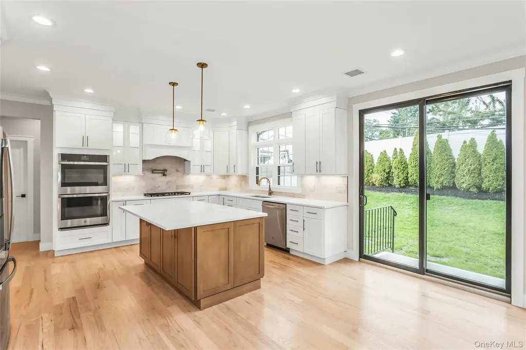 8 Sebree Place Plainview NY 11803