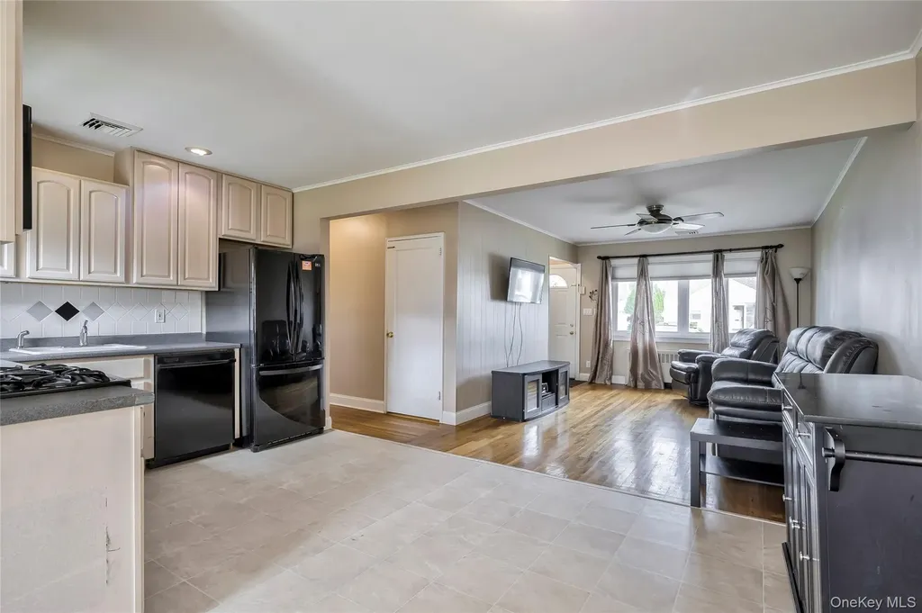 11 Jamaica Avenue Plainview NY 11803