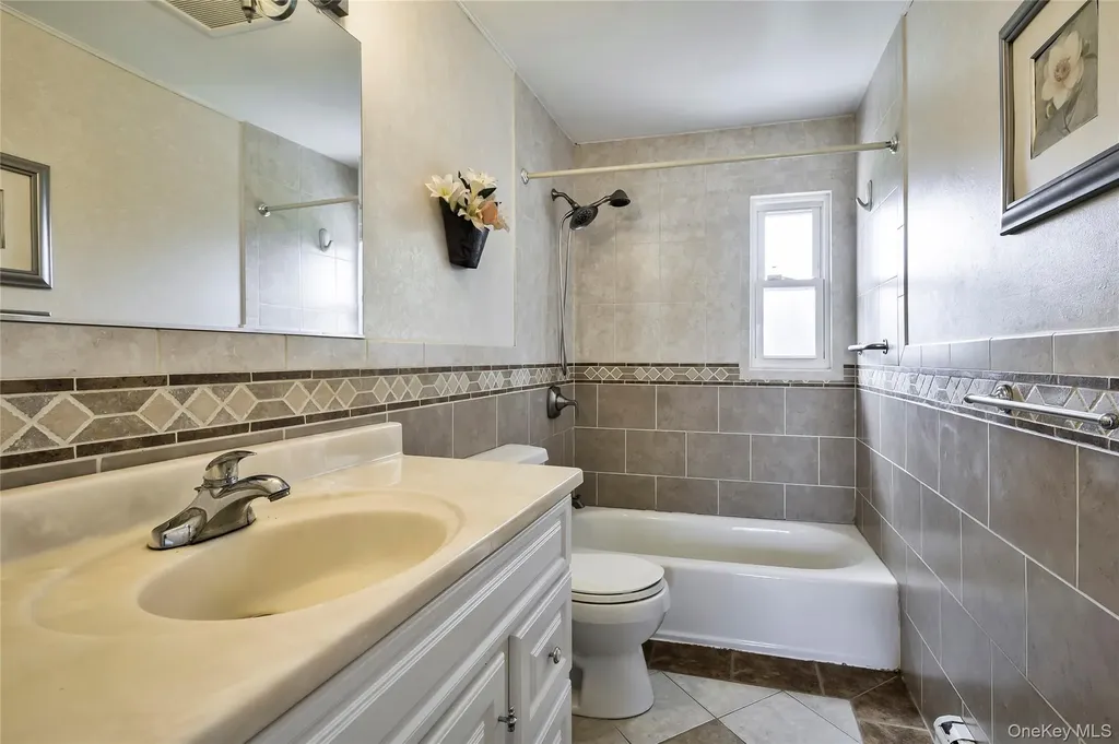 11 Jamaica Avenue Plainview NY 11803