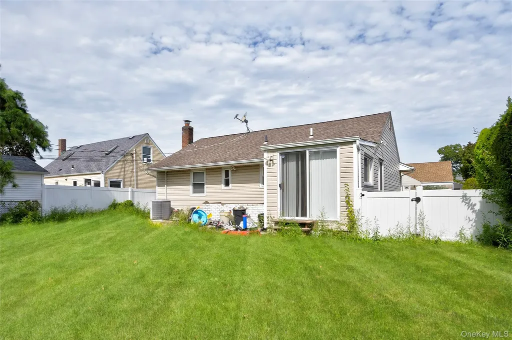 11 Jamaica Avenue Plainview NY 11803