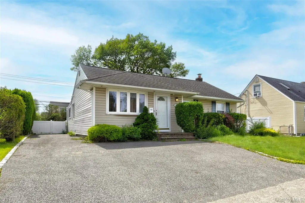 11 Jamaica Avenue Plainview NY 11803