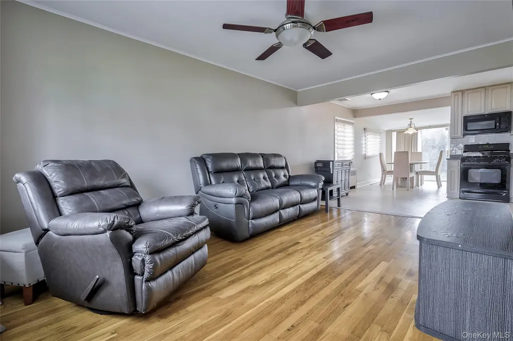 11 Jamaica Avenue Plainview NY 11803