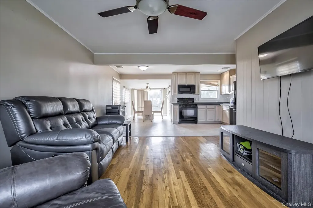 11 Jamaica Avenue Plainview NY 11803