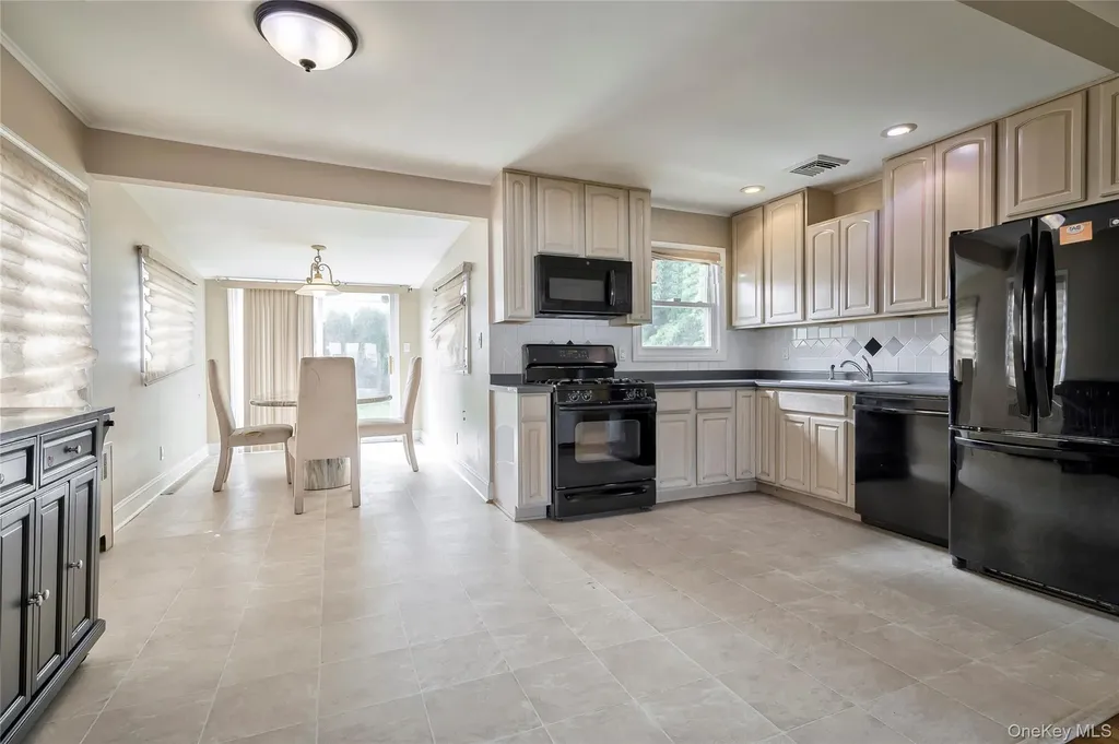 11 Jamaica Avenue Plainview NY 11803