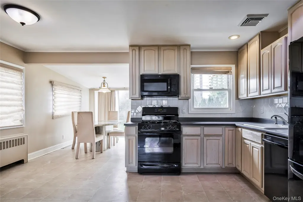 11 Jamaica Avenue Plainview NY 11803