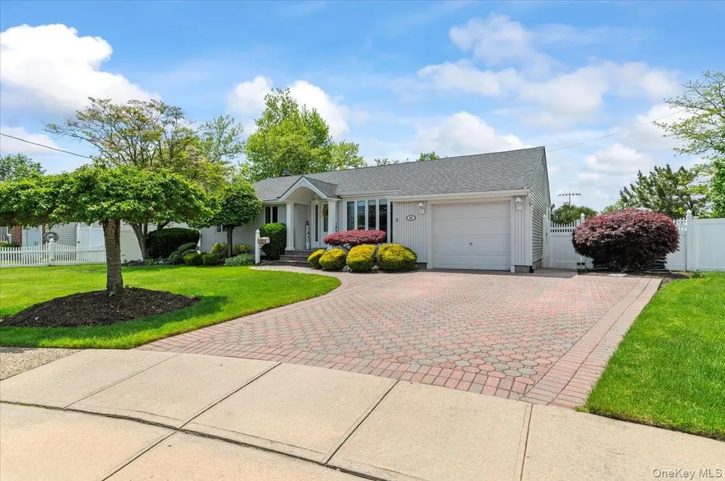 24 S Windhorst Avenue Bethpage NY 11714