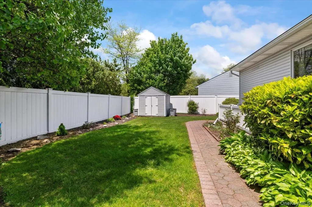 24 S Windhorst Avenue Bethpage NY 11714