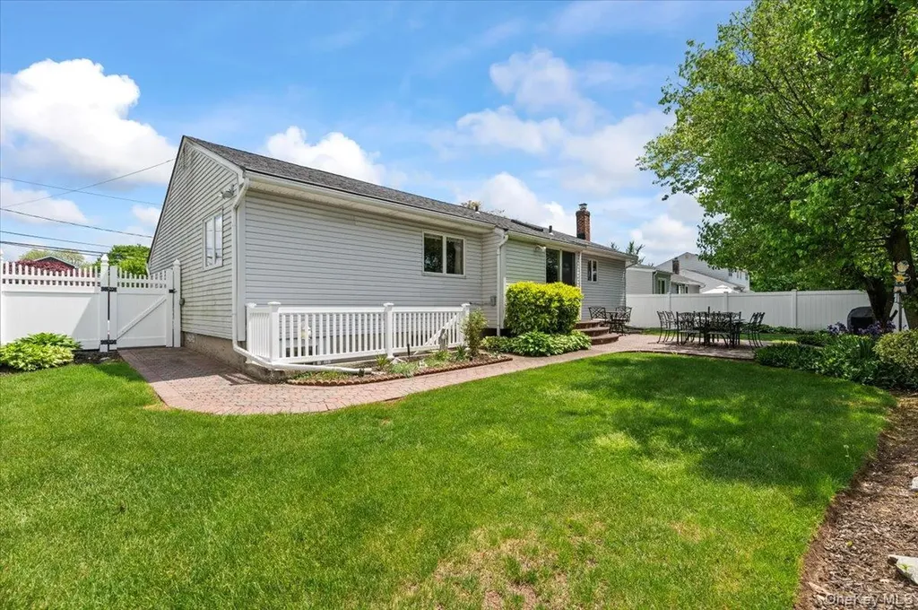 24 S Windhorst Avenue Bethpage NY 11714