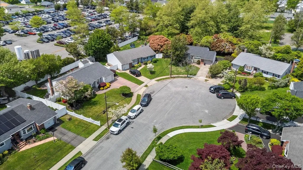 24 S Windhorst Avenue Bethpage NY 11714