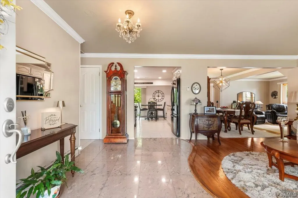 24 S Windhorst Avenue Bethpage NY 11714