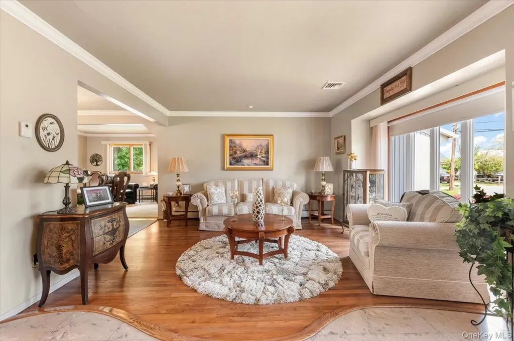 24 S Windhorst Avenue Bethpage NY 11714
