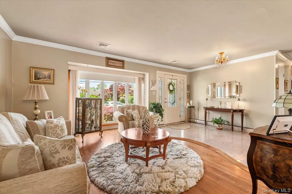 24 S Windhorst Avenue Bethpage NY 11714