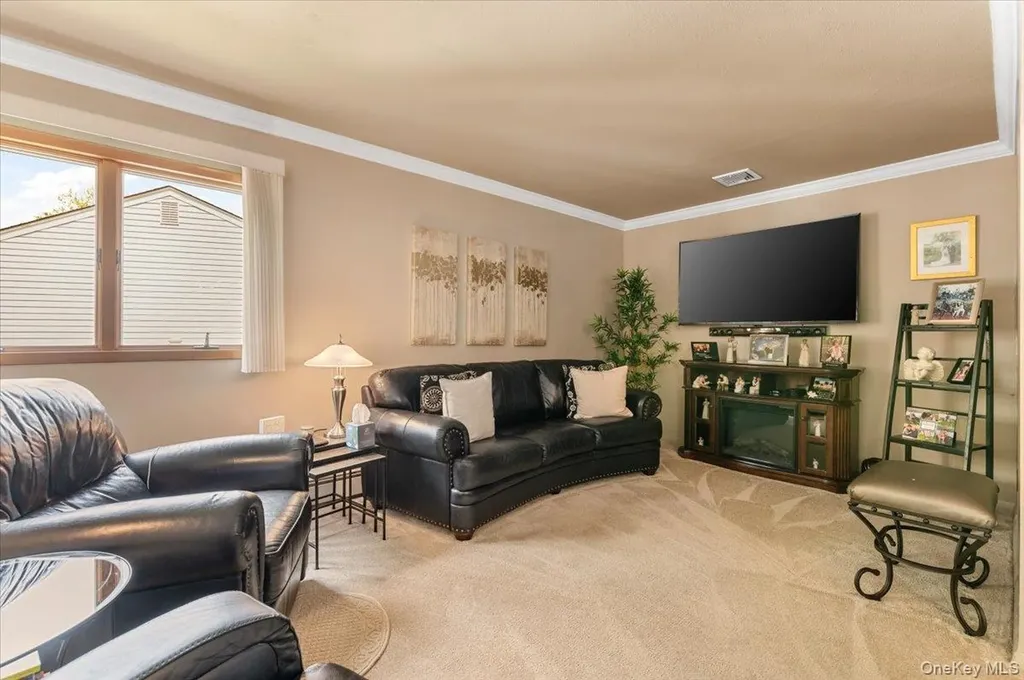 24 S Windhorst Avenue Bethpage NY 11714