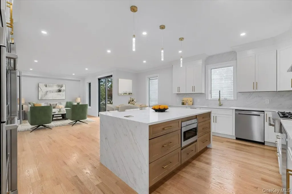1028 E Broadway Woodmere NY 11598