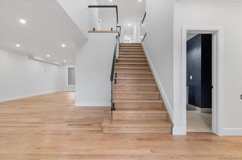 1028 E Broadway Woodmere NY 11598