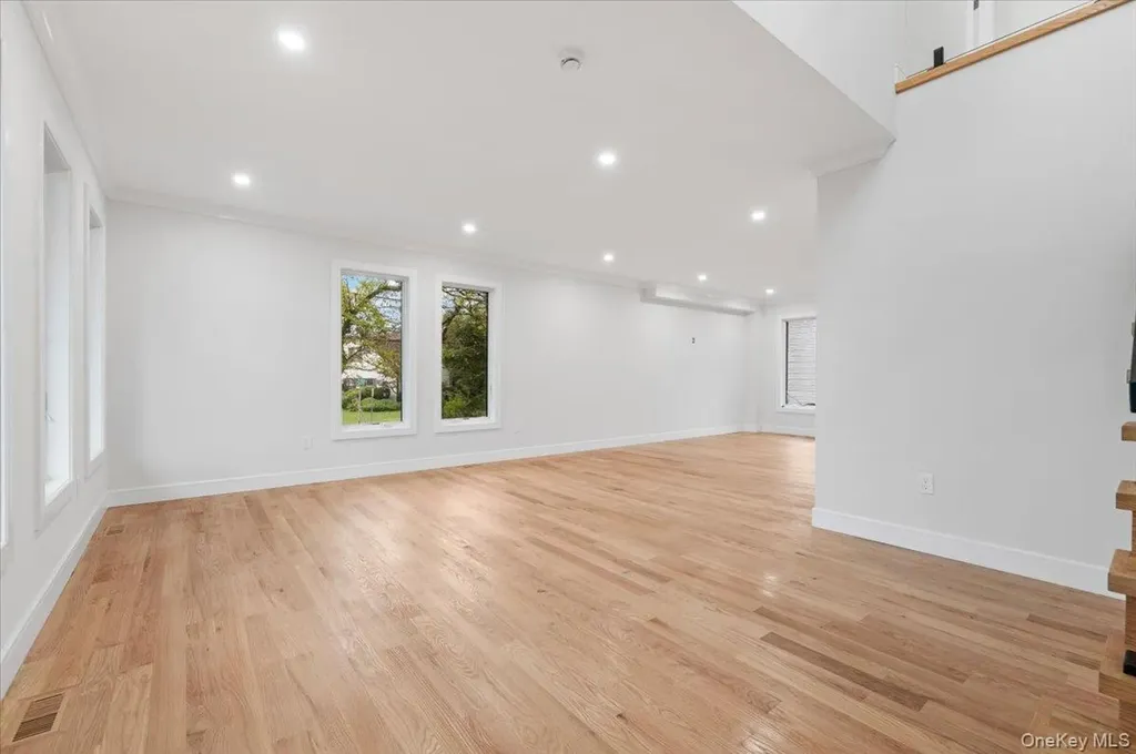 1028 E Broadway Woodmere NY 11598