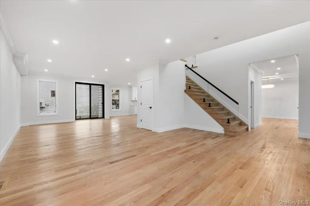 1028 E Broadway Woodmere NY 11598