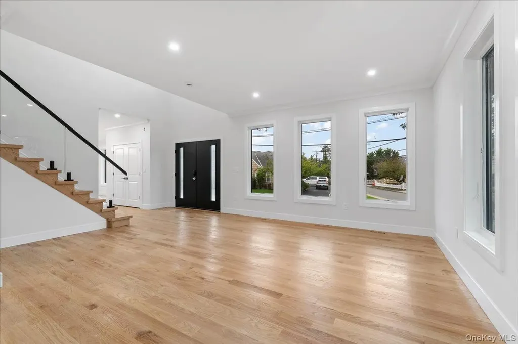 1028 E Broadway Woodmere NY 11598